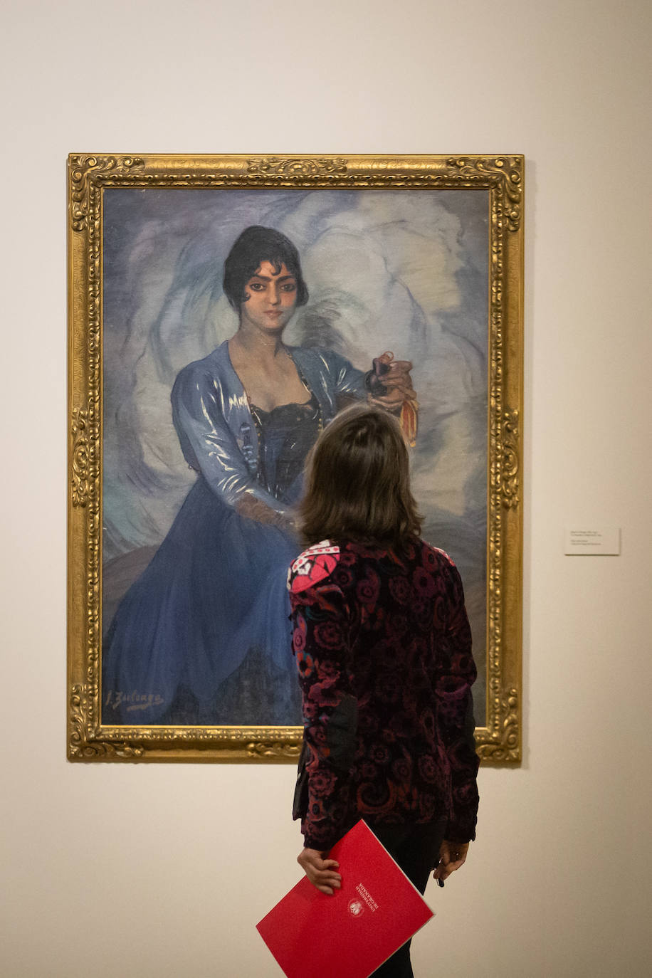 La UGR inaugura una exposición con un centenar de obras que reflejan la pasión por el mundo gitano del pintor vasco, uno de los artífices del Concurso de Cante Jondo de 1922