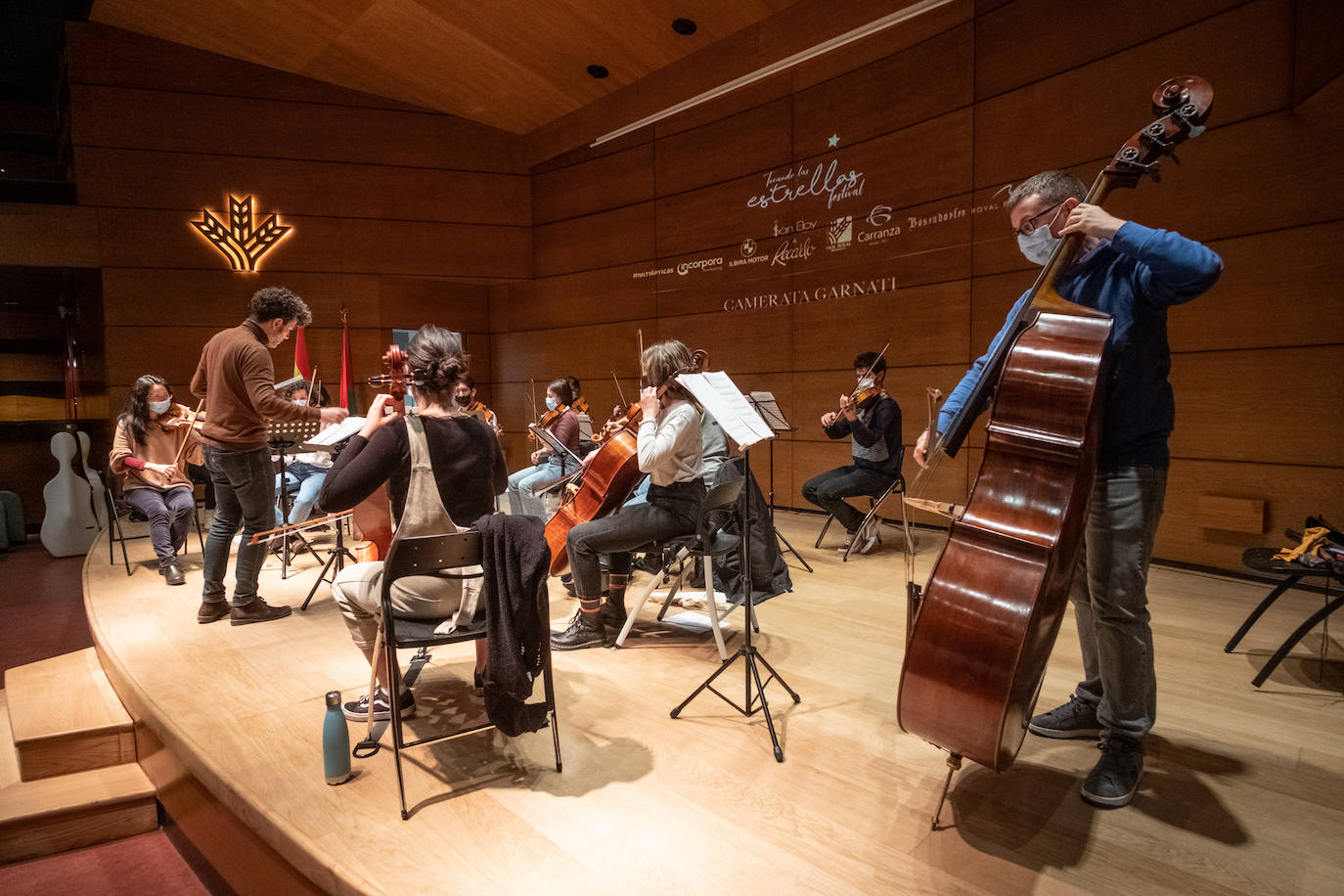 Pablo Martos dirigiendo a la Camerata en un ensayo este jueves. 