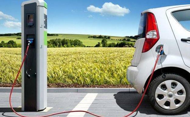 El gobierno aprueba el decreto que regula los puntos de recarga de los coches eléctricos