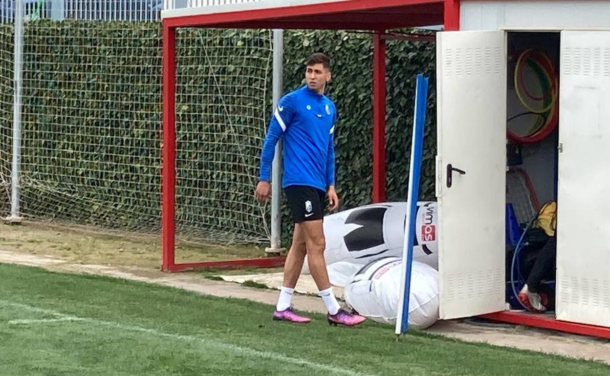 Raúl Torrente, fuera del grupo por lesión. 