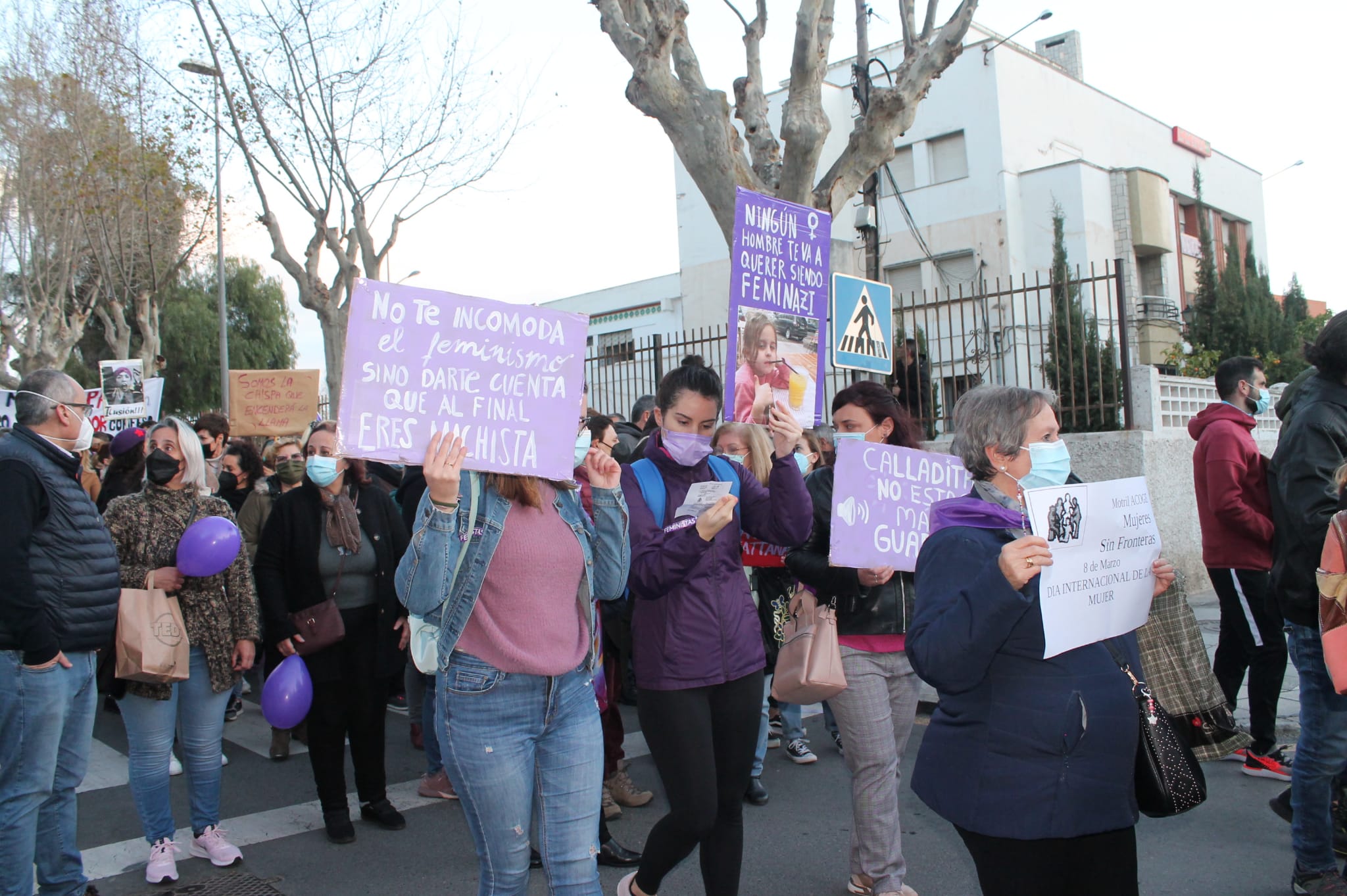 Fotos: El feminismo se echa a la calle en Motril