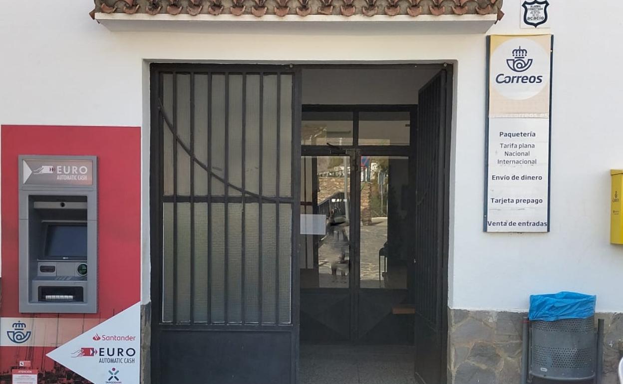 Provincia de Almería | Gérgal ya tiene en su oficina de Correos un cajero para sacar dinero en el pueblo
