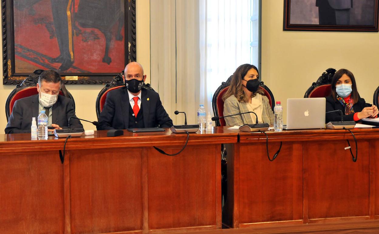 Ediles del grupo municipal de Ciudadanos en el Ayuntamiento de Linares. 