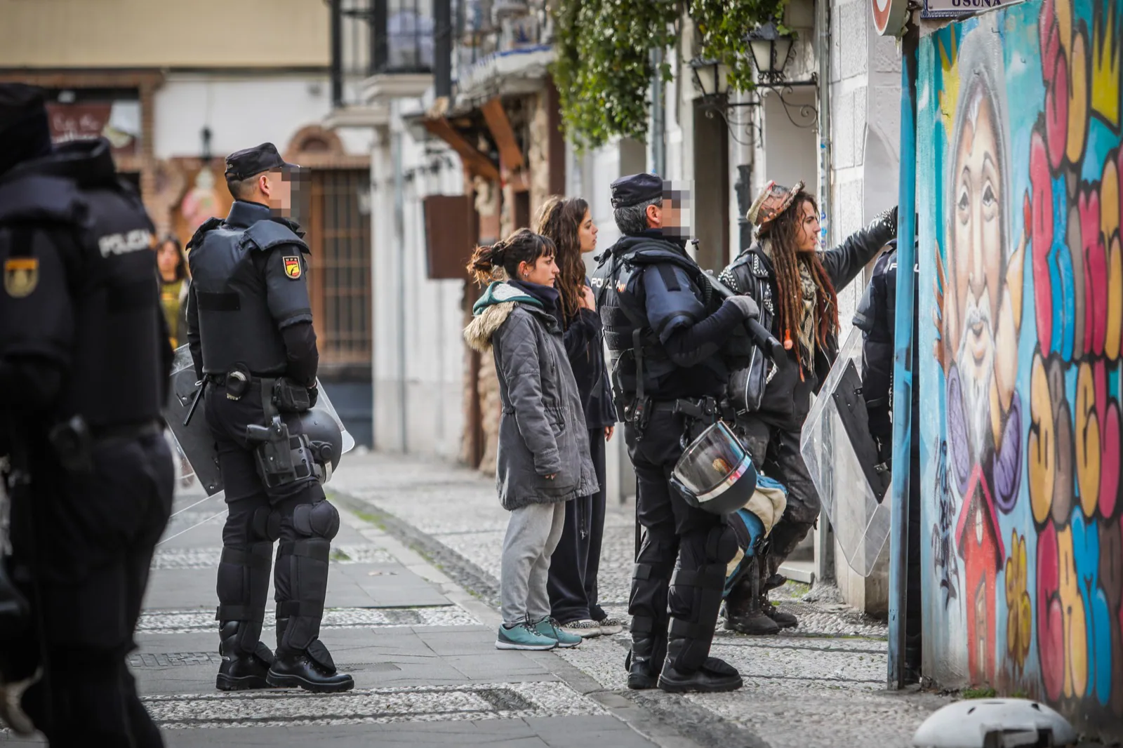 Okupas: mitos y verdades sobre el desalojo en España