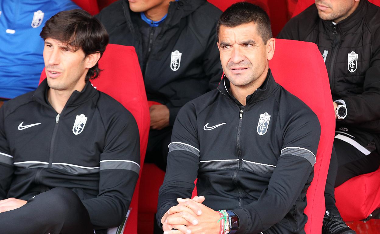 Rubén Torrecilla, con gesto serio antes del inicio del encuentro. 