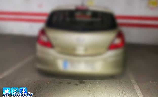 El coche del conductor ebrio que golpeó a uno de los agentes.