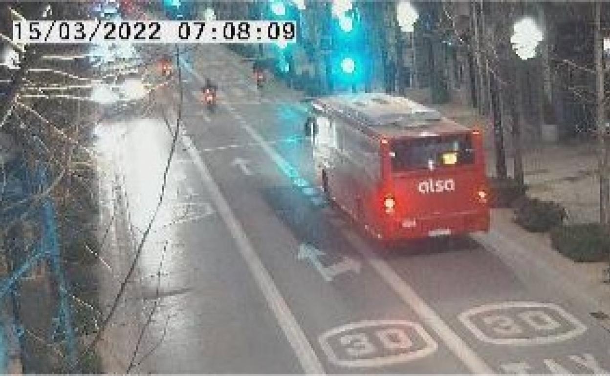 Tráfico en la Gran Vía a primera hora de este martes