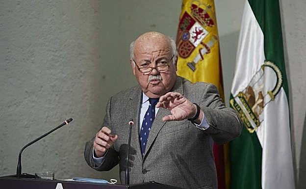 El consejero de Salud y Familias de la Junta de Andalucía, Jesús Aguirre