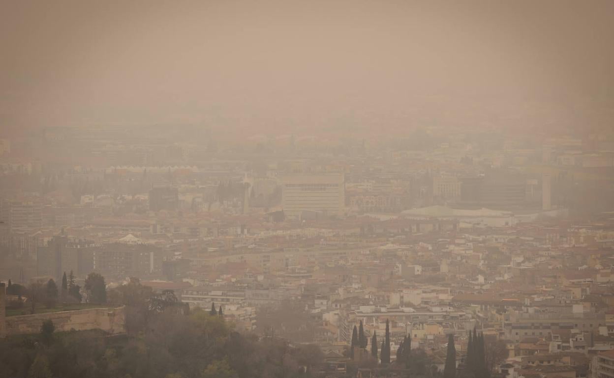 La contaminación en Granada multiplica por siete los valores seguros para la salud