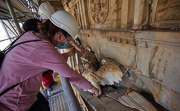 Restauración de la fachada del Palacio de Carlos V. 