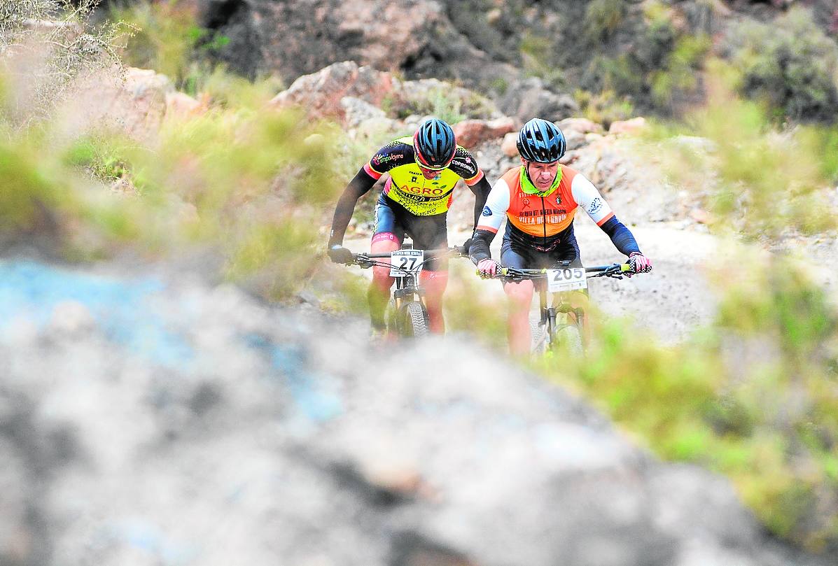 Los ciclistas hicieron un gran esfuerzo en una etapa corta, pero de gran dureza. 