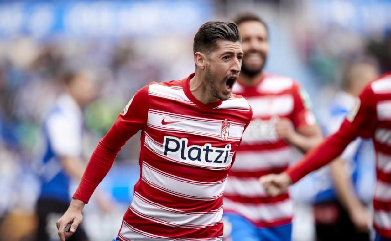 Escudero celebra su primer gol con la camiseta del Granada. 