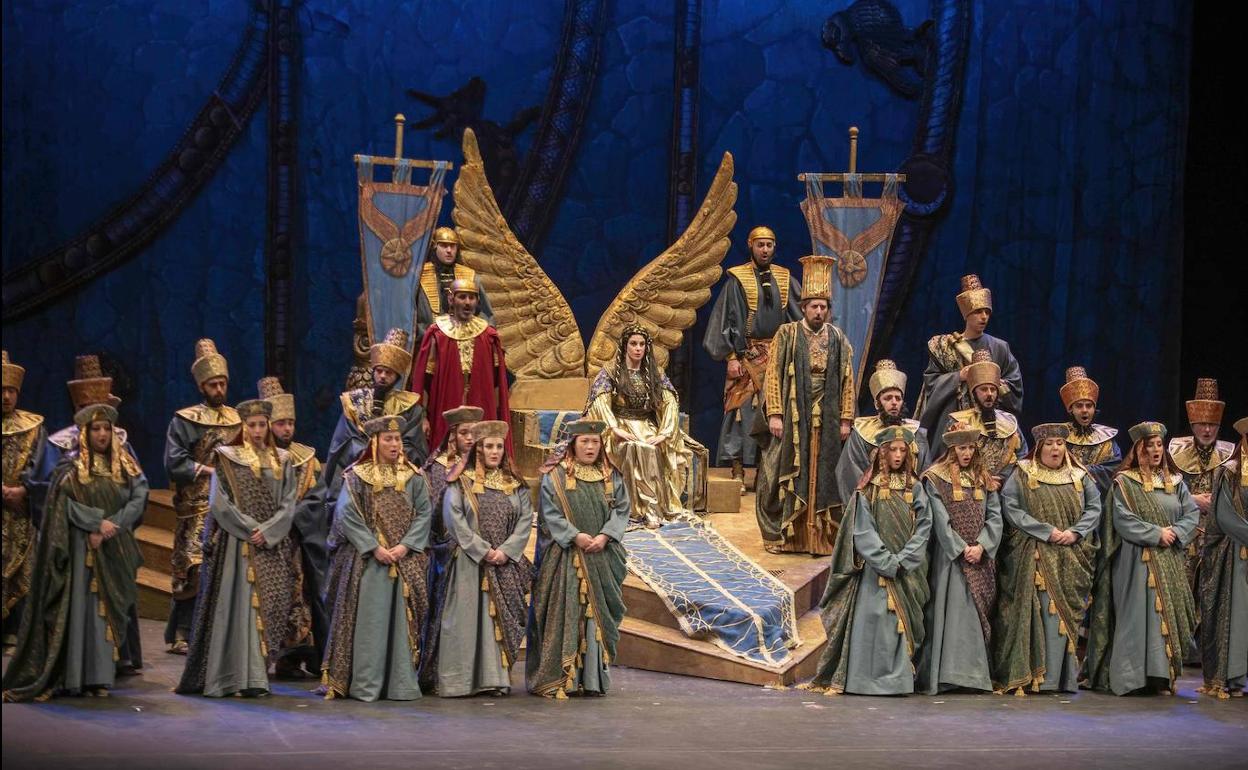'Nabucco' deslumbra con su majestuosidad en Almería