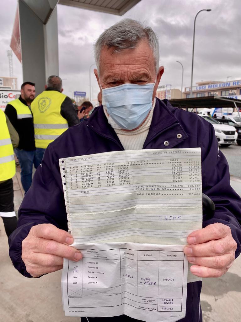 Tractores y camiones por el centro de Granada