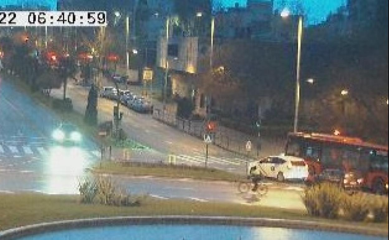 Circulación en la rotonda de Alcampo a primera hora de este jueves