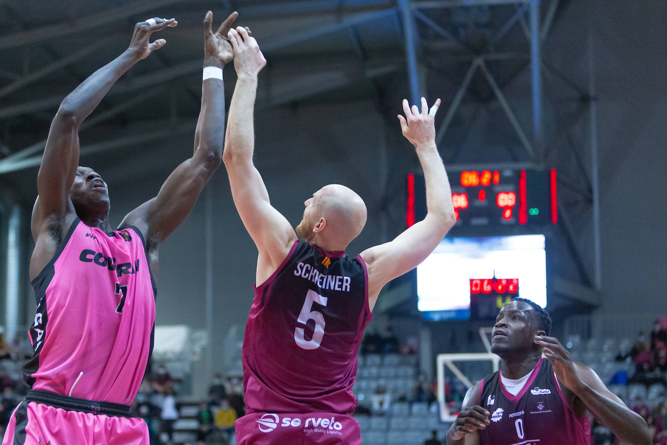 Fotos: Las mejores imágenes del Força Lleida-Covirán Granada