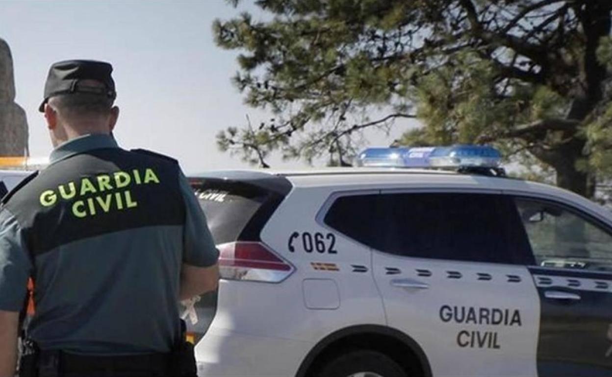 Pierde las llaves de su vivienda de Castell, unos ladrones las encuentran y entran a robar