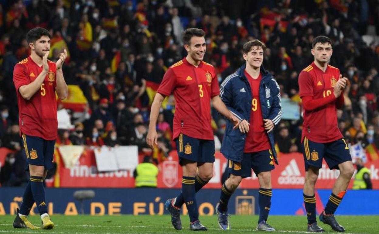 Carlos Soler, Eric García, Gavi y Pedri, al término del amistoso frente a Albania. 