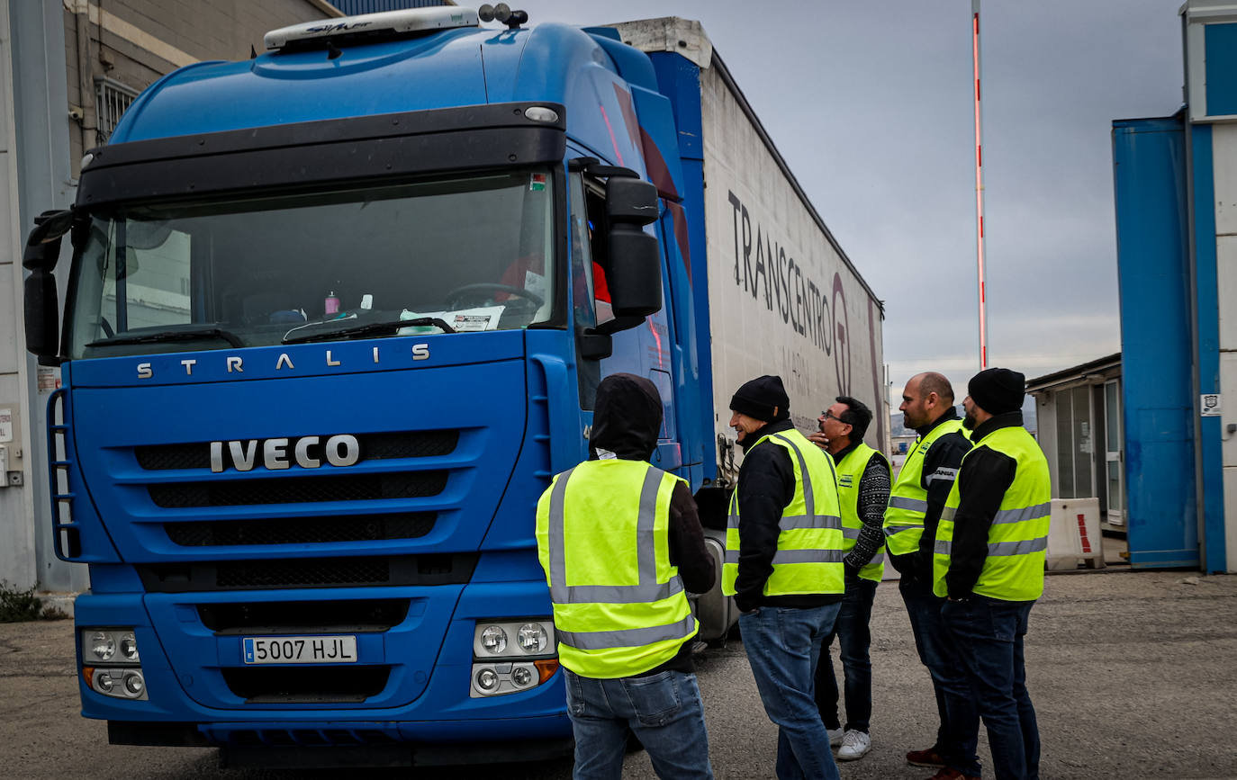 Un grupo de camioneros en huelga.