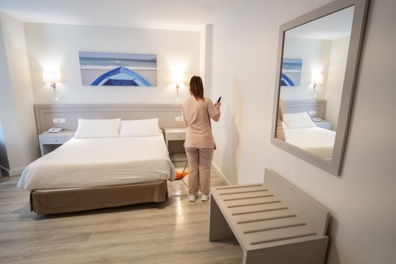 Los preparativos de los hoteles de la Costa para Semana Santa tanto en el Hotel Helios como en el Albayzín del Mar