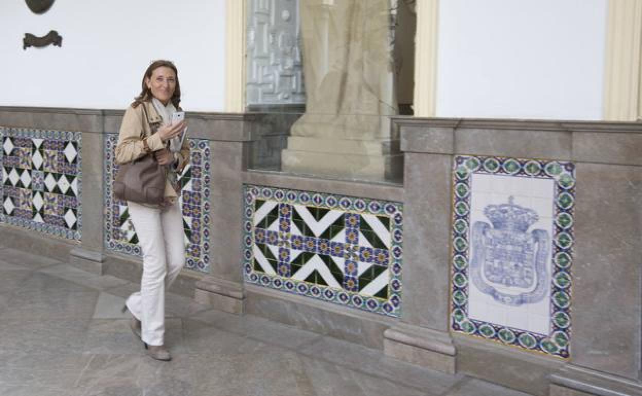 La exconcejala de Urbanismo, Isabel Nieto, en el Ayuntamiento de Granada.