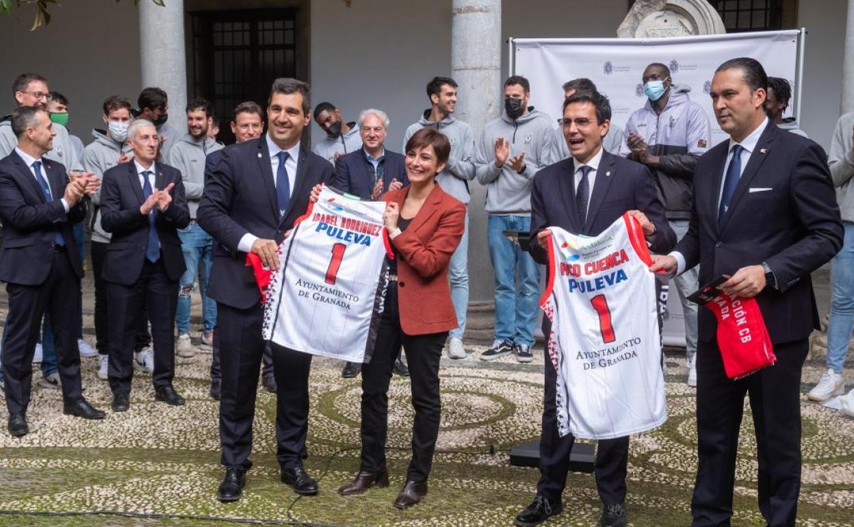 El Ayuntamiento de Granada recibe a la Fundación CB Granada