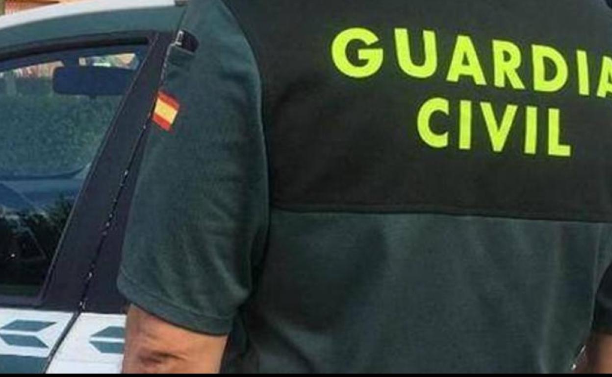 Va a pelarse a Armilla y le roba el monedero a la propietaria y su empleada