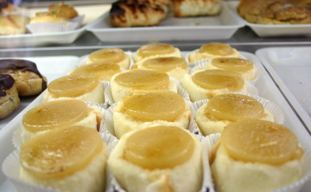 Un resto de un dulce similar a estos hizo que el deportista acabase en el suelo. 