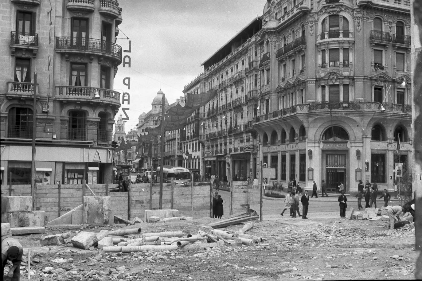 Ejecución de la plaza de Isabel la Católica. 