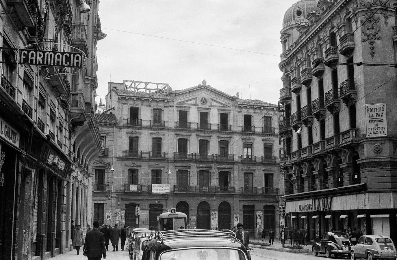 Edificio de Correos, hoy plaza Isabel la Católica, en el año 1961.
