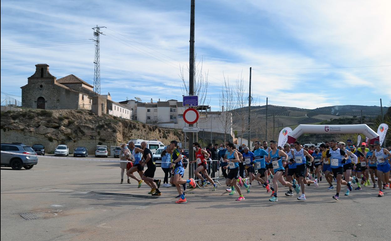 Multitudinaria salida de la prueba en Alhama. 