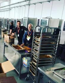 Imagen secundaria 2 - El cocinero de La Herradura en las instalaciones de la ONG World Central Kitchen en la frontera de Ucrania con Polonia. 