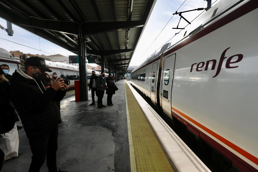 Conexión directa entre Granada y Málaga desde este lunes