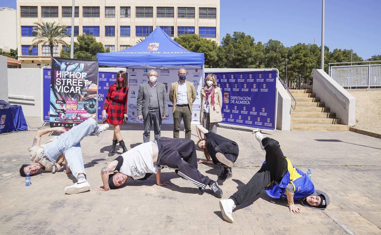Un momento de la presentación del festival, con B-Boys y B-Girls.