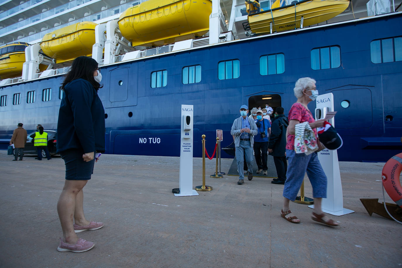 Llegada del Crucero Spirit of Discovery a la dársena motrileña, con 620 pasajeros y 459 tripulantes