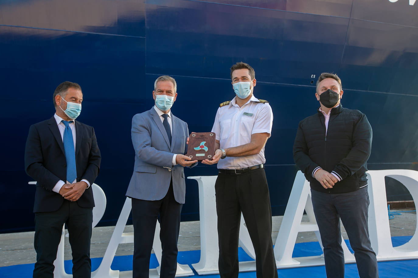 Llegada del Crucero Spirit of Discovery a la dársena motrileña, con 620 pasajeros y 459 tripulantes