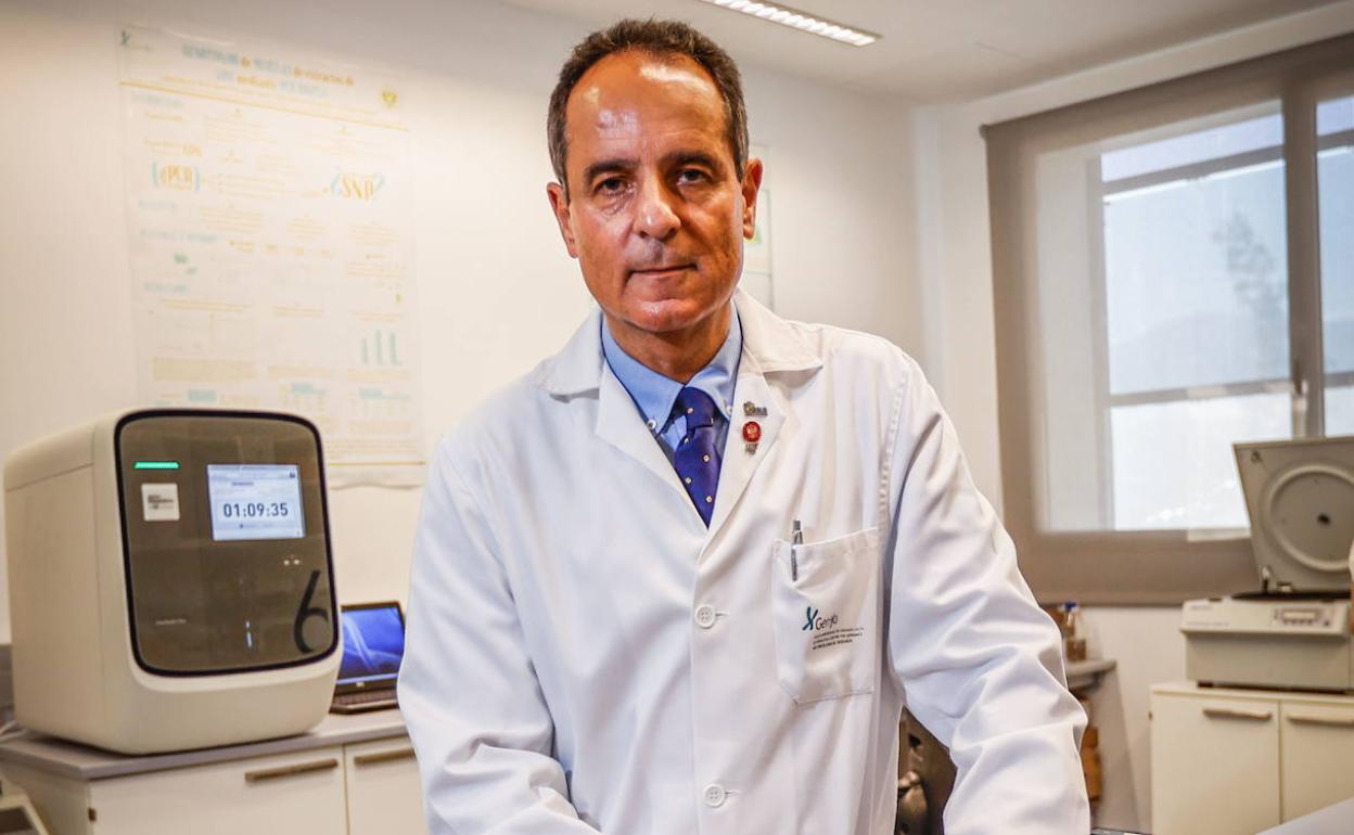 Jose Antonio Lorente en los laboratorios de Genyo.