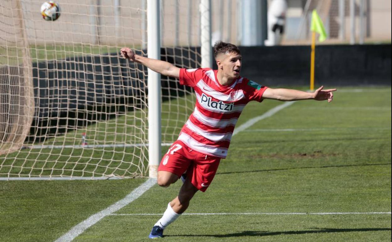 Bryan Zaragoza celebra el 1-0 ante el Socuéllamos. 