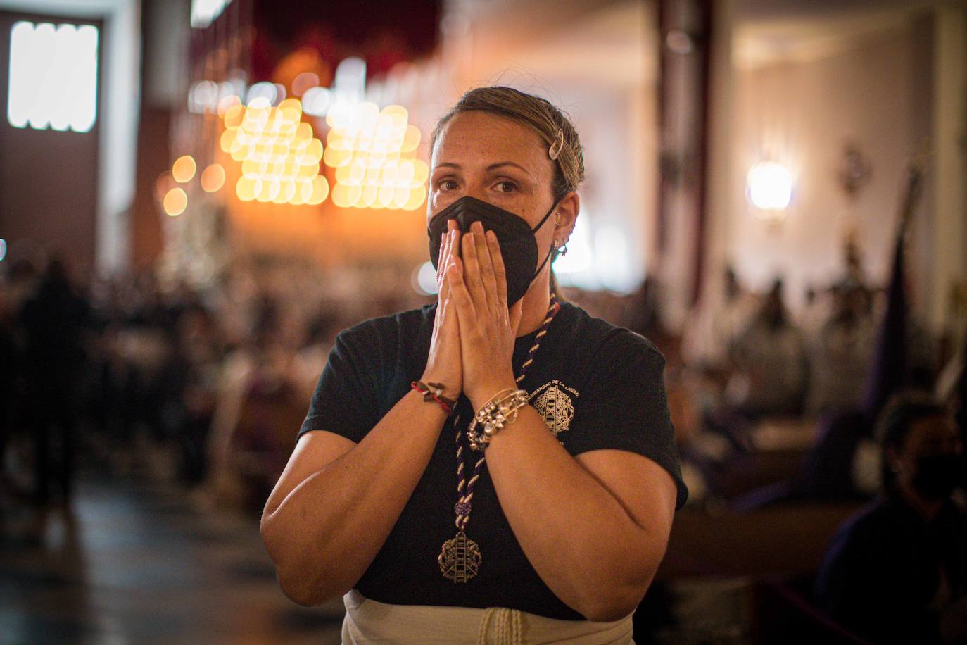 La hermandad del Zaidín desafió el tiempo de este Martes Santo tras dos aplazamientos