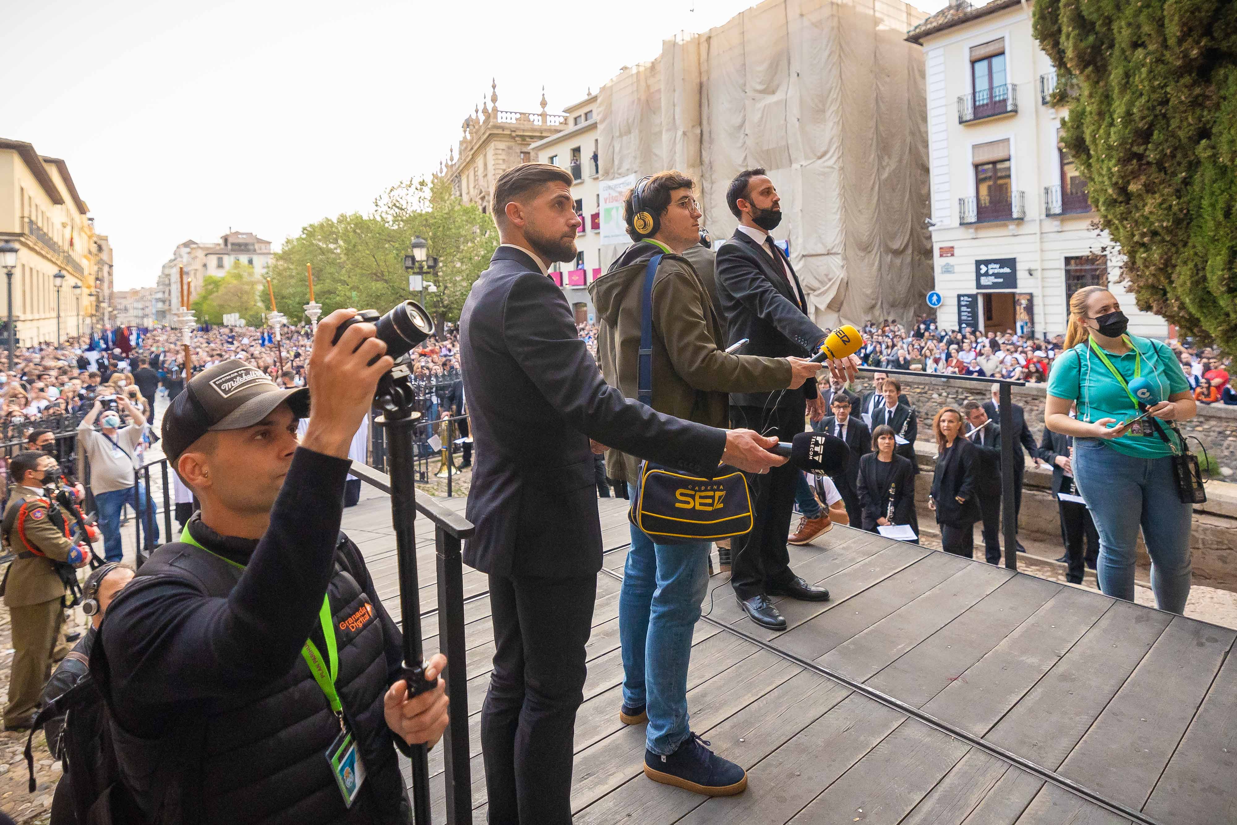 El Santo Entierro pone de luto a Granada