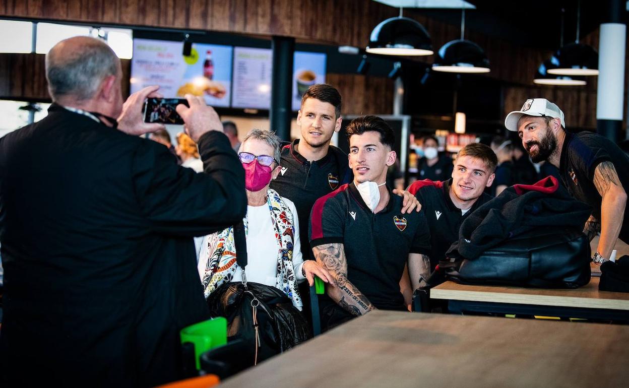 La expedición del Levante, fotografiada a su salida. 