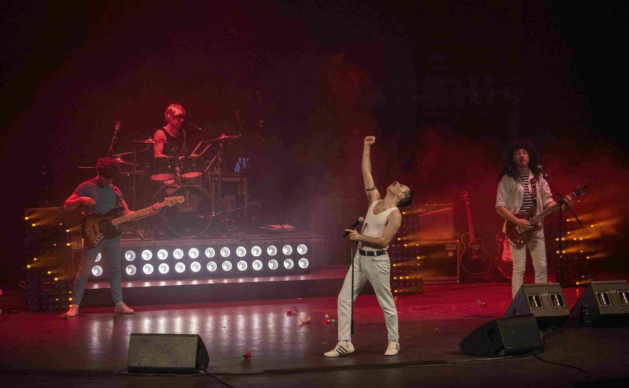 El grupo imitador de Queen, en el Auditorio Maestro Padilla, este sábado. 