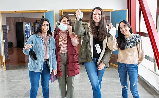 Granada se quita la mascarilla con un 71% menos de presión hospitalaria que con ómicron