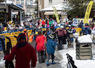 Imagen secundaria 1 - Sierra Nevada despide la temporada de esquí a lo grande