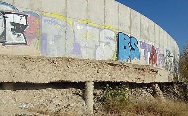 Pilotes de la zona sur del estadio. 