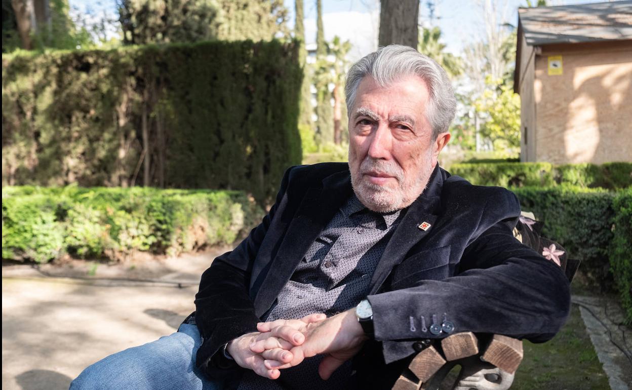 Jordi Sierra i Fabra, en la Huerta de San Vicente.