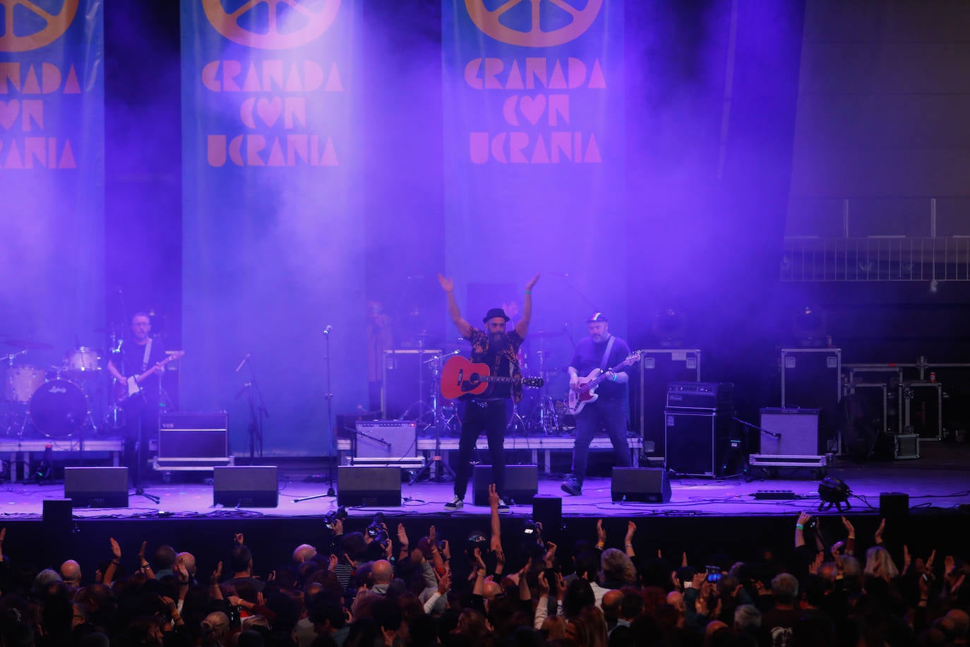 Lleno en el Palacio de los Deportes y entusiasmo a raudales.