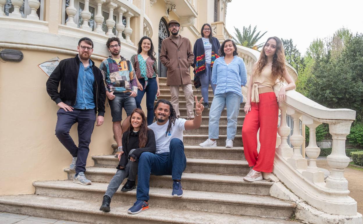 Los nueve jóvenes de la Escuela Política Fratelli Tutti posan en el Seminario Menor 'Virgen de Nazaret' de Granada.