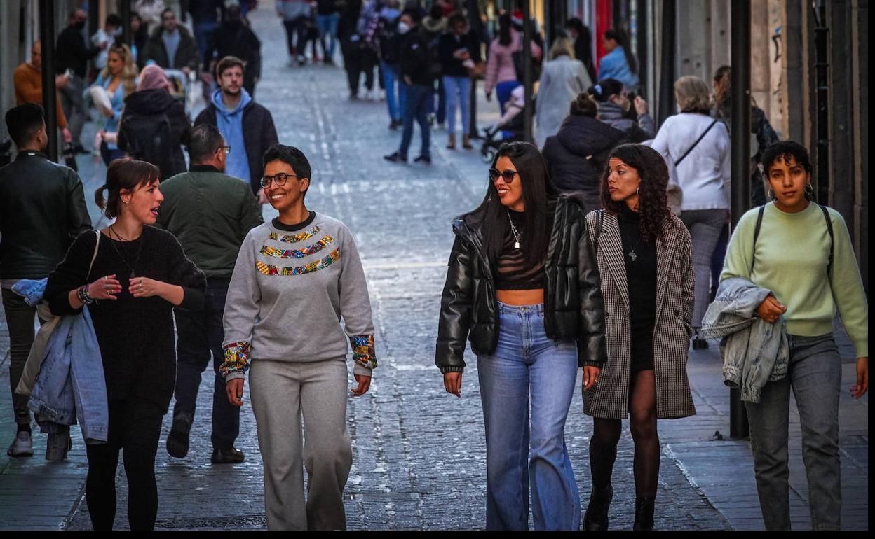 Así fue el primer día sin mascarillas en Granada.