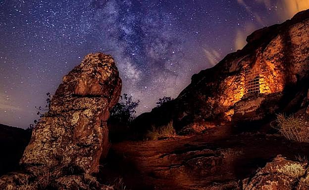 Una visita a Rus a través de un patrimonio único como son 'los Caracoles' y el Oratorio de Valdecanales
